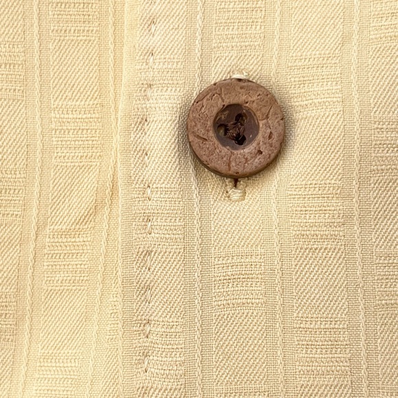 Tommy Bahama 100% Silk Button Down Shirt Butter Yellow Size L EUC Short Sleeve - Picture 4 of 6